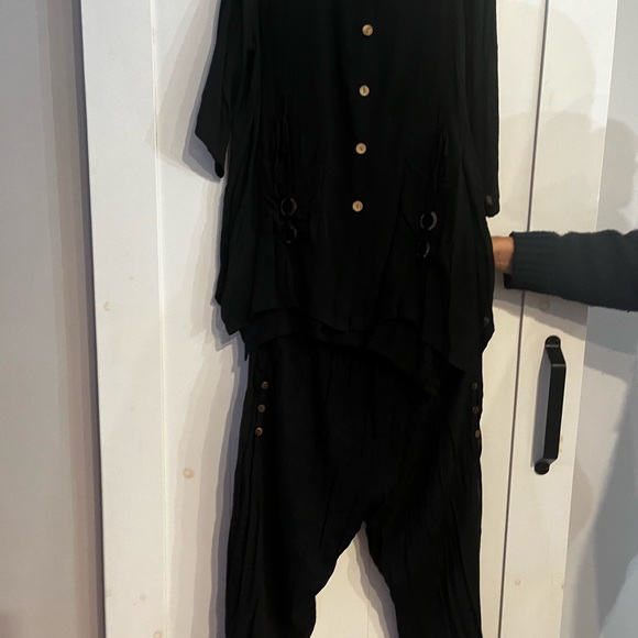 Beautiful pants and top outfit perfect for vacation trips and summer gatherings. - Picture 5 of 6